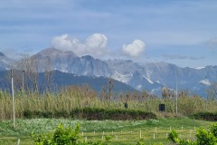 Sarzana (vue sur les carrières de Carrare)