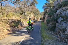 La véloroute passe dans un défilé