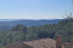 Vue sur les montagnettes du Var et la Sainte Baume