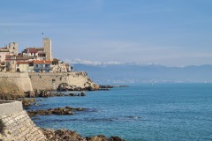 Antibes, vue sur les sommets du Mercantour
